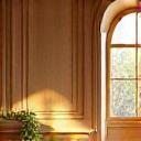Intérieur avec boiseries sur-mesure et lumière naturelle